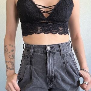 High Waisted Black Denim Jeans with a baggy fit size 27